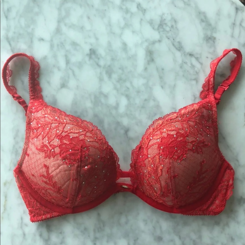 🚫SOLD🚫 Victoria’s Secret red lace push up bra